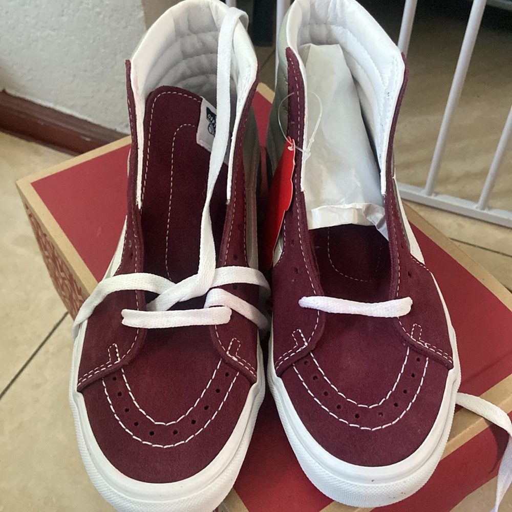 Vans - Picture 2 of 2
